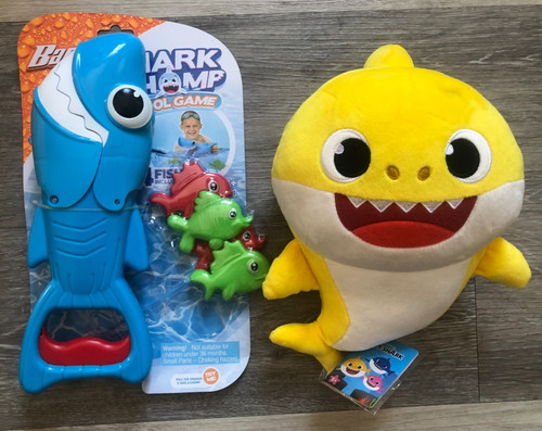 Baby shark chomp pool - chomp,